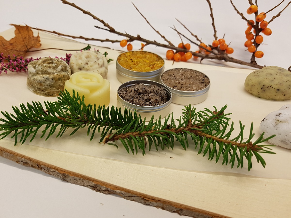 Ensimmäisiä kokeiluja luonnonkosmetiikan valmistuksessa